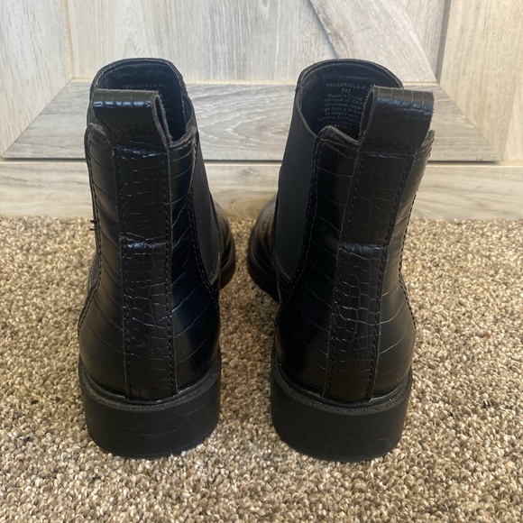 Treasure & Bond Gabriella Chelsea Boot 8 - Picture 5 of 10